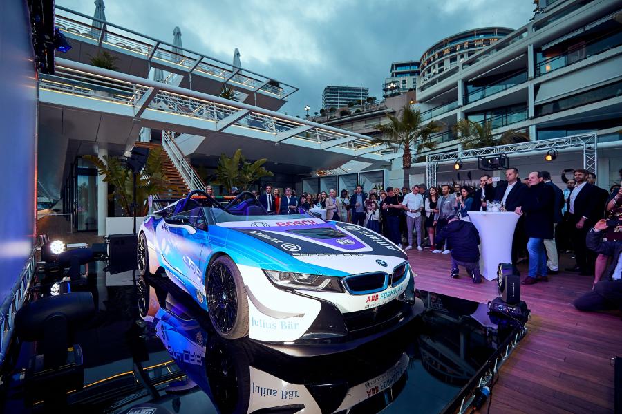  BMW i8 Roadster Formula E Safety Car (I15) 2019 года  (фото 5 из 58)